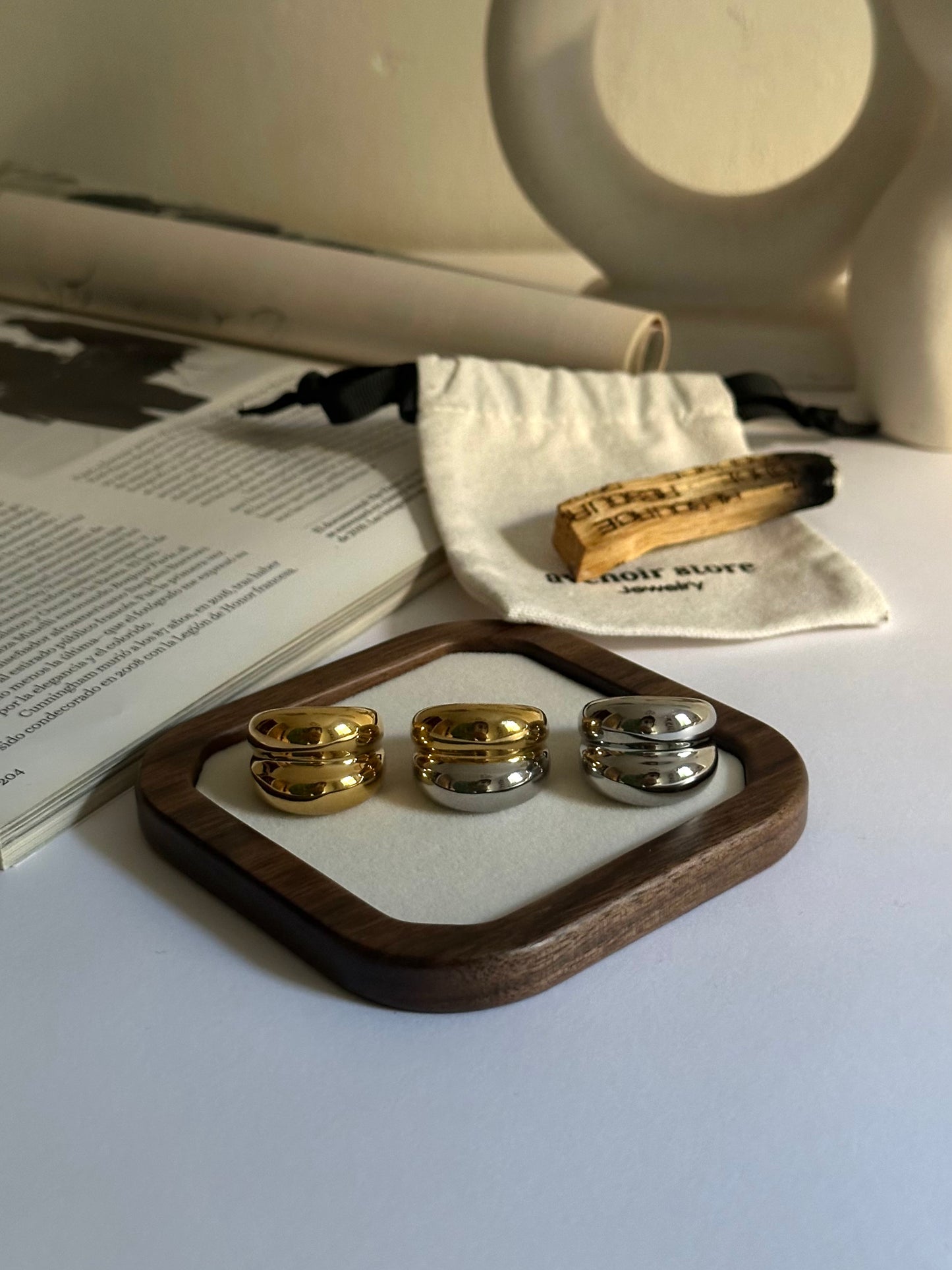 Anillo de acero inoxidable y baño de oro