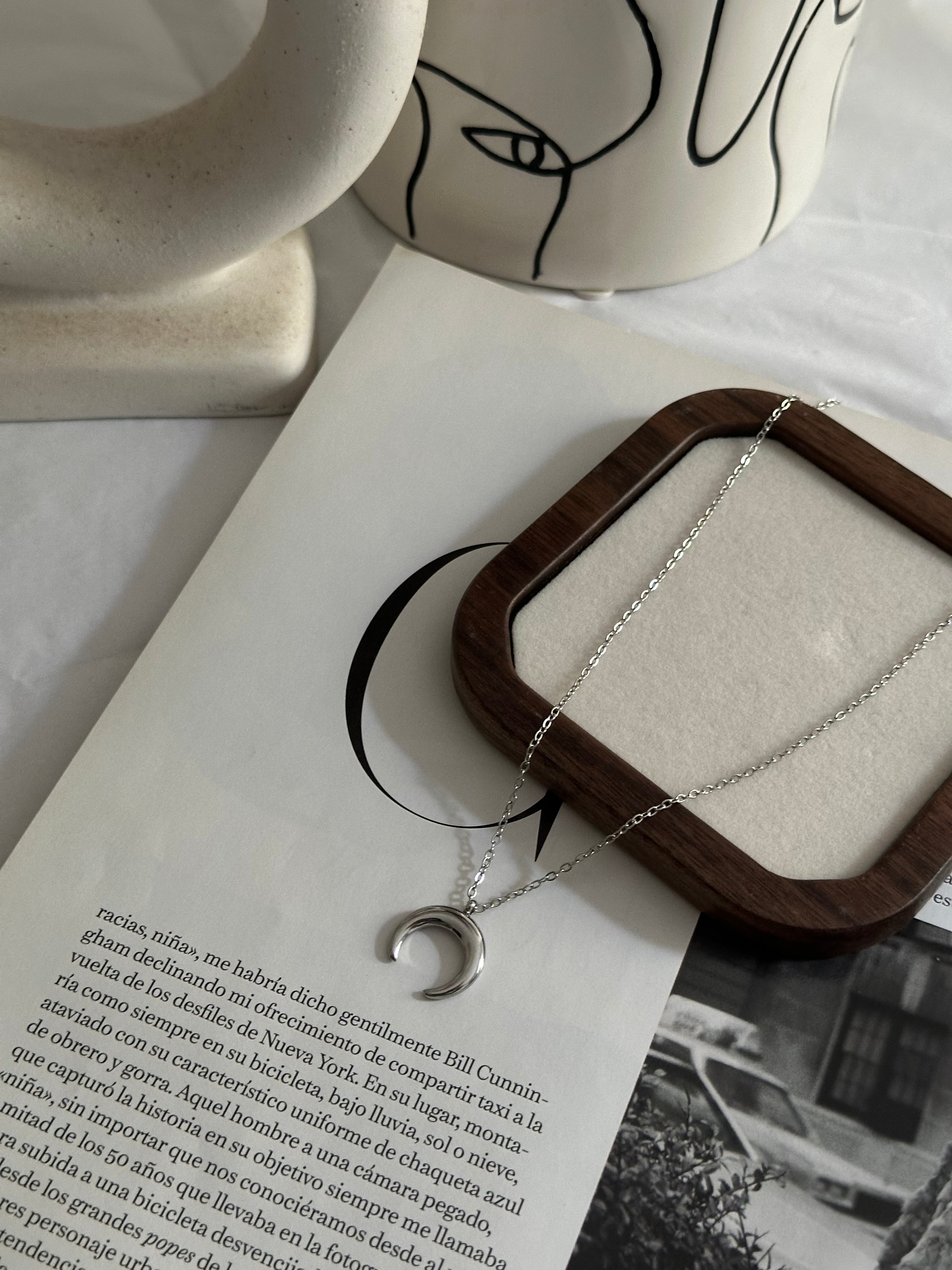 Collar Media Luna