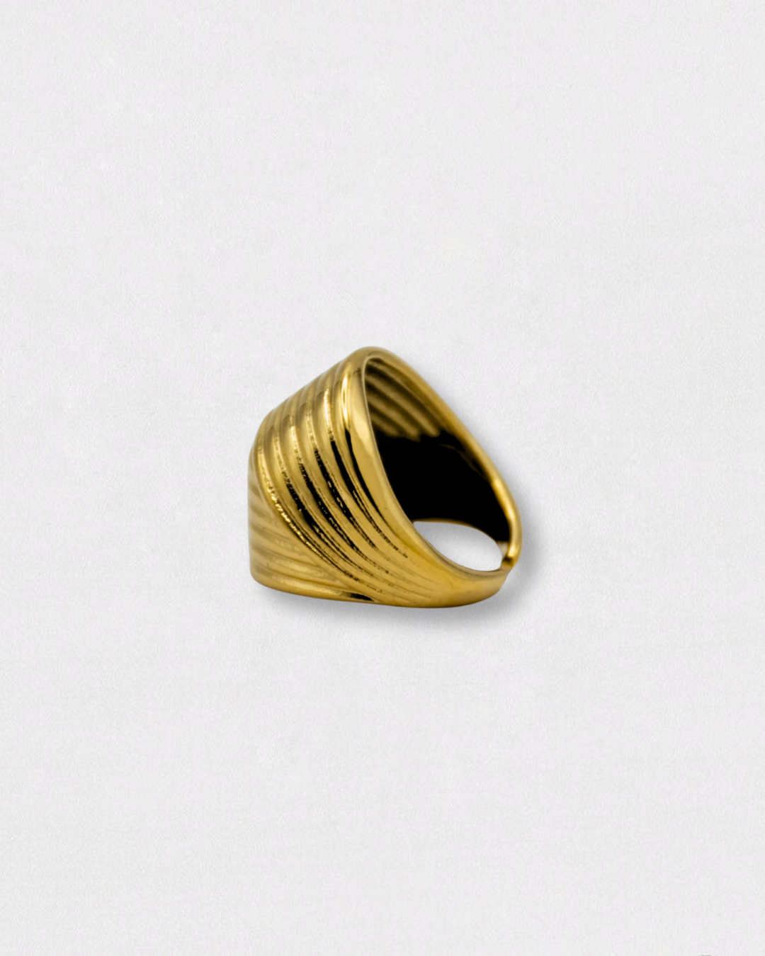 Anillo de acero inoxidable bañado en oro