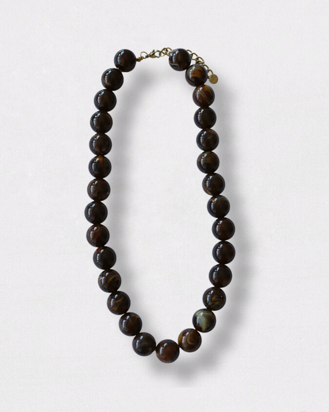 Collar de acero inoxidable y resina color marrón chocolate