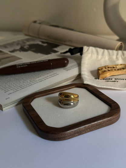 Anillo de acero inoxidable y baño de oro, combinación de plata y oro.