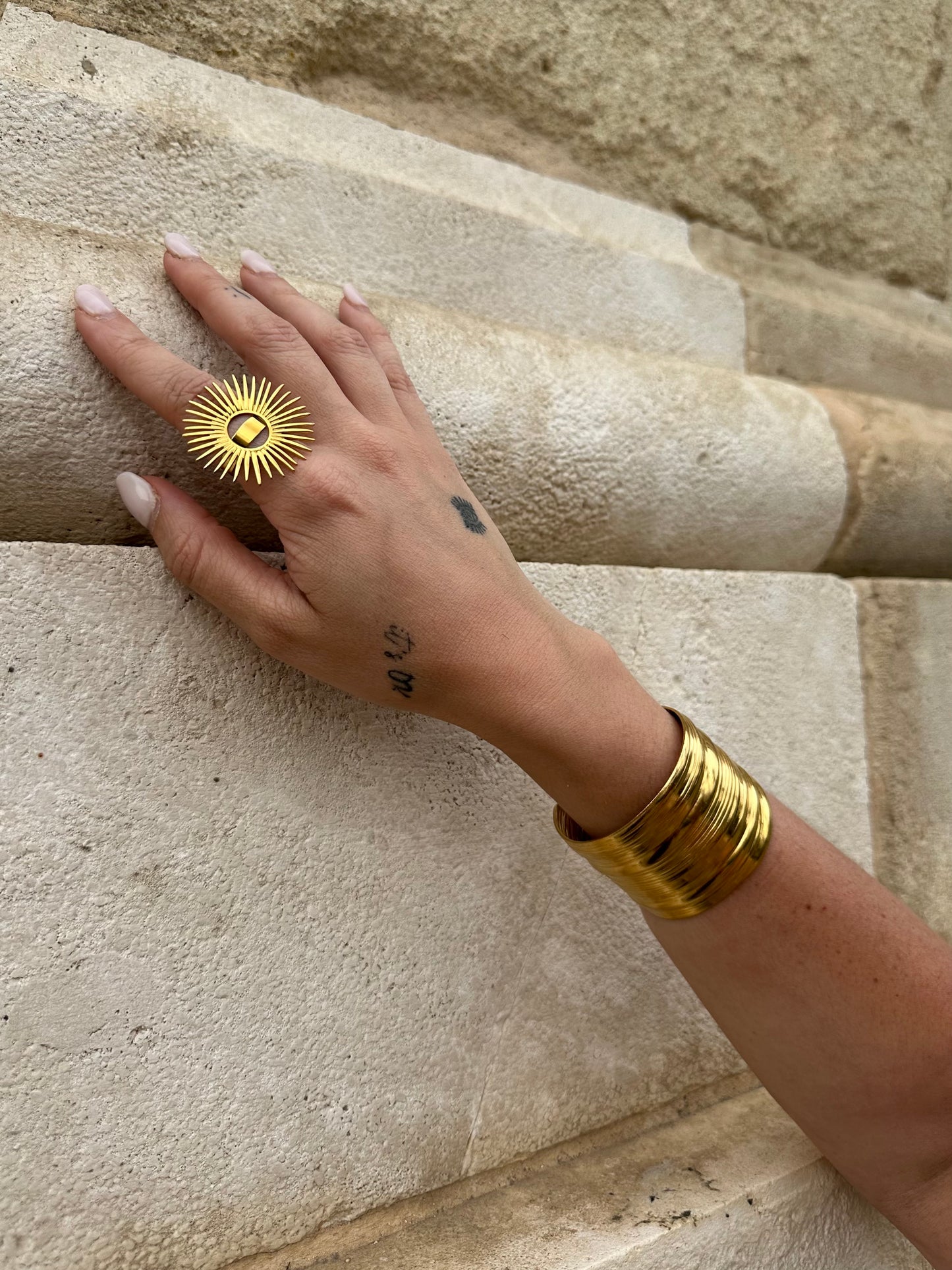 Anillo Rayos Dorados