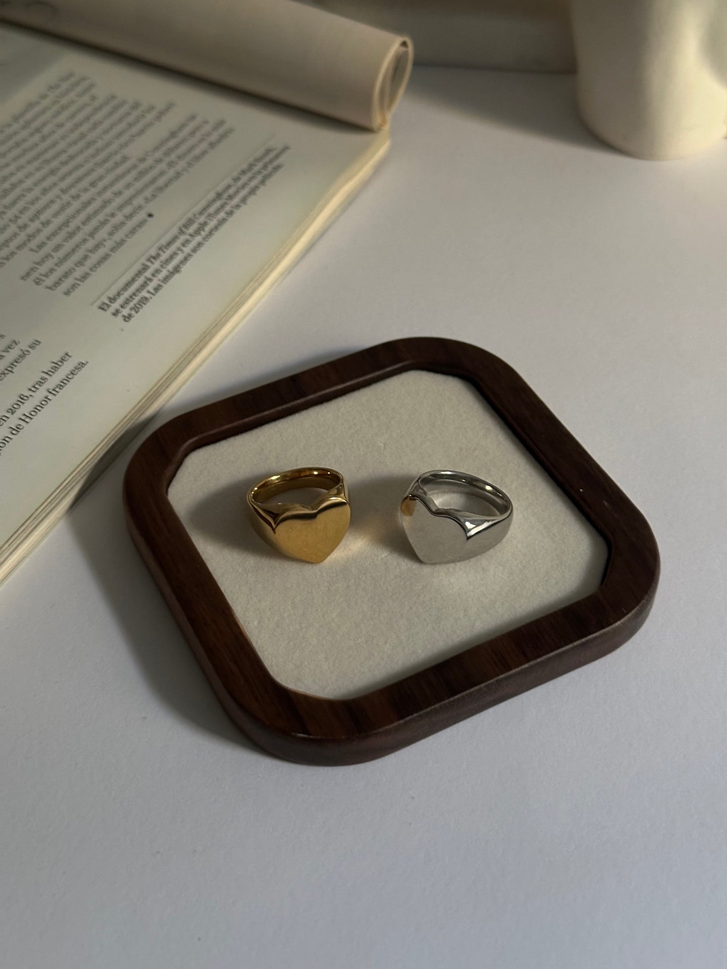 Anillo de acero inoxidable y baño de plata