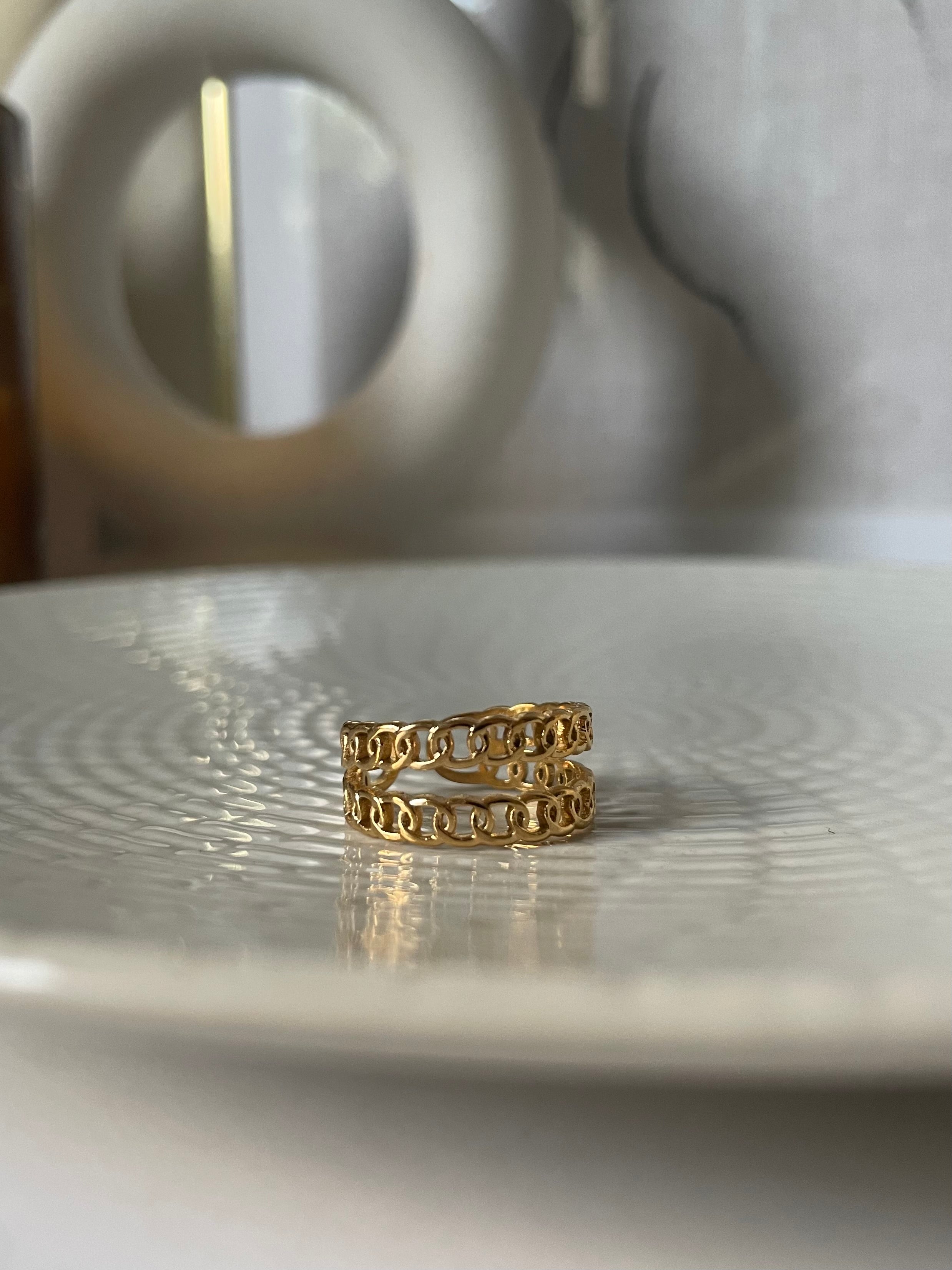 Anillo Carlota