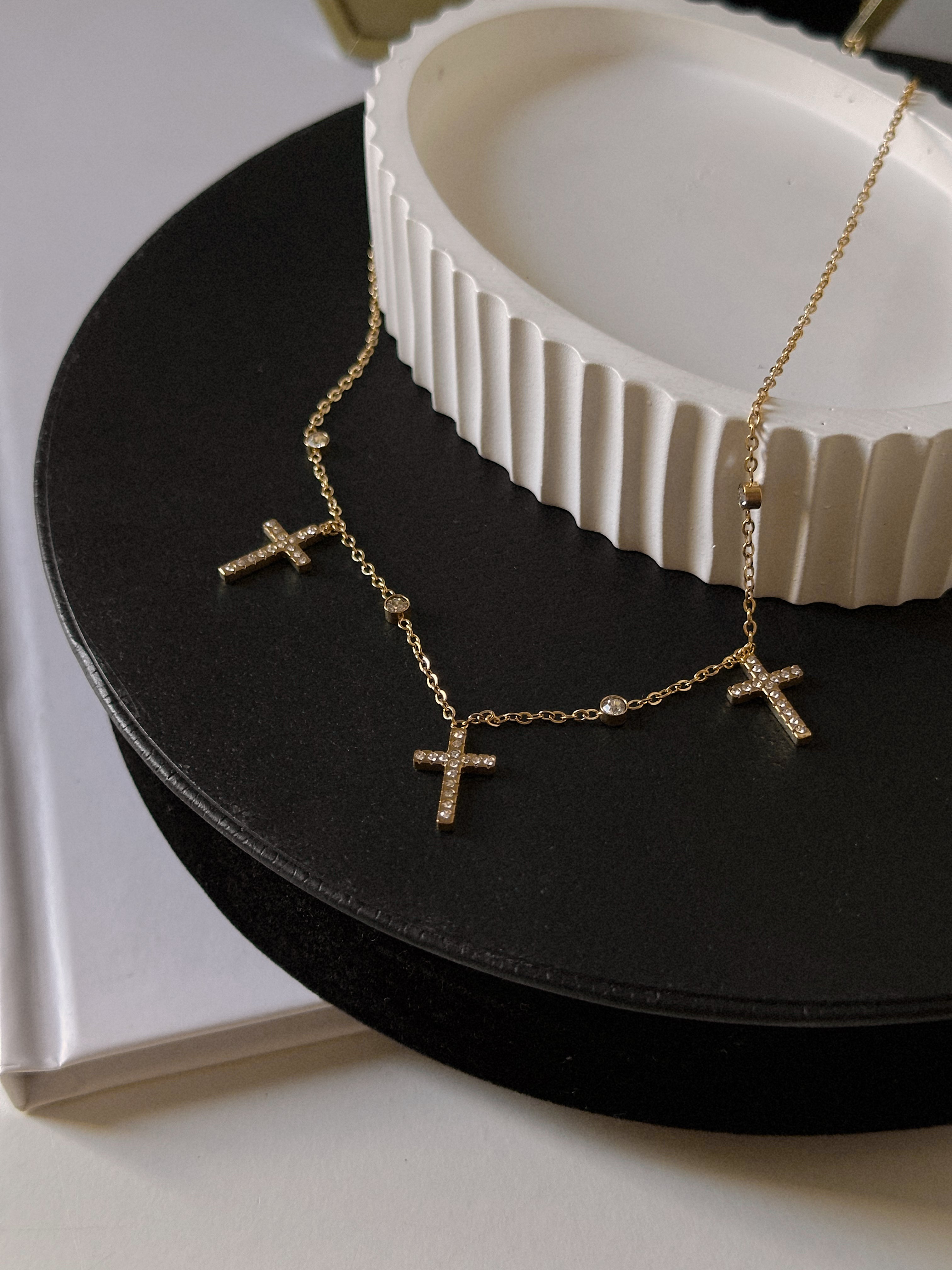 Collar Cruces