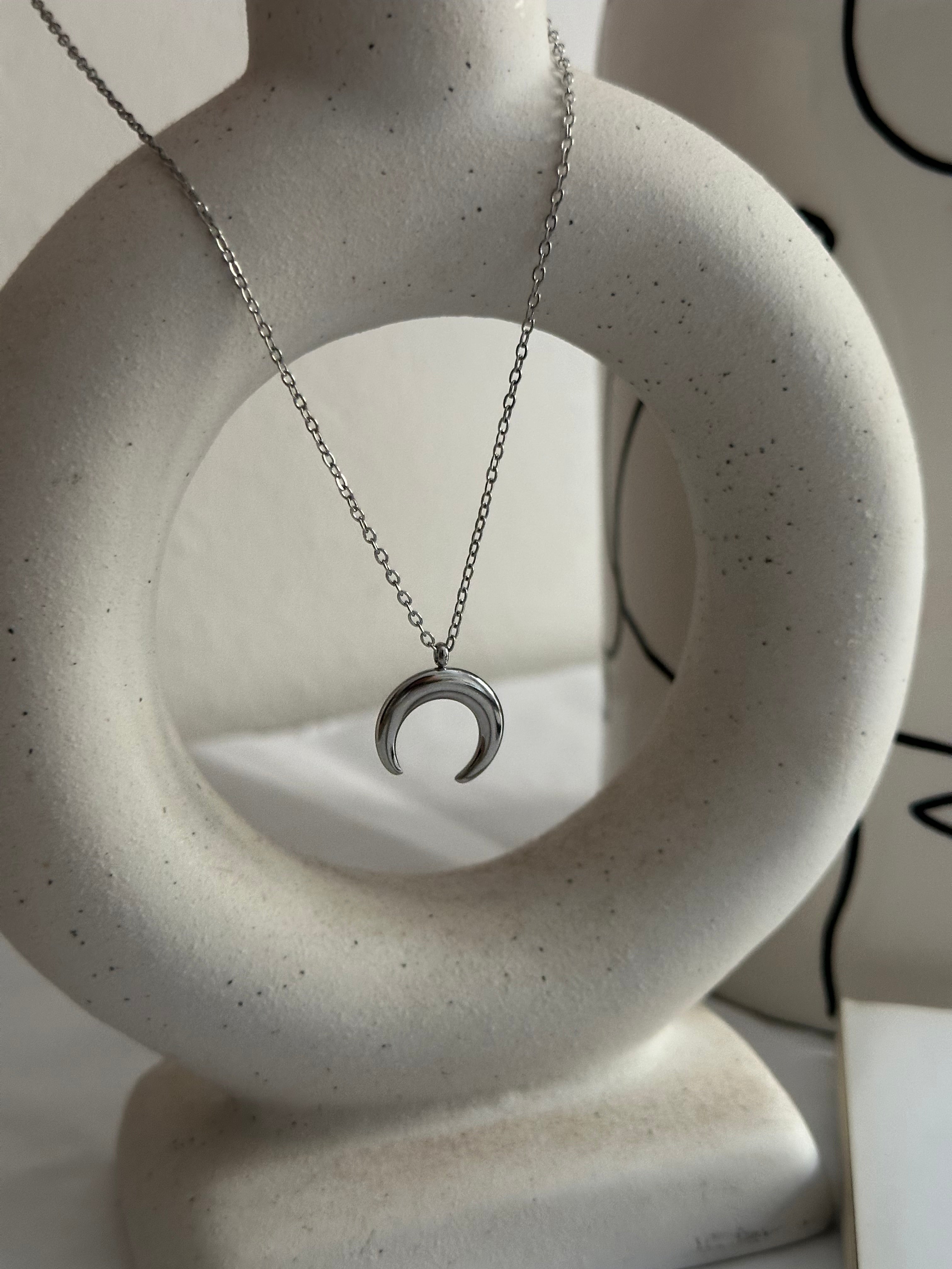 Collar Media Luna