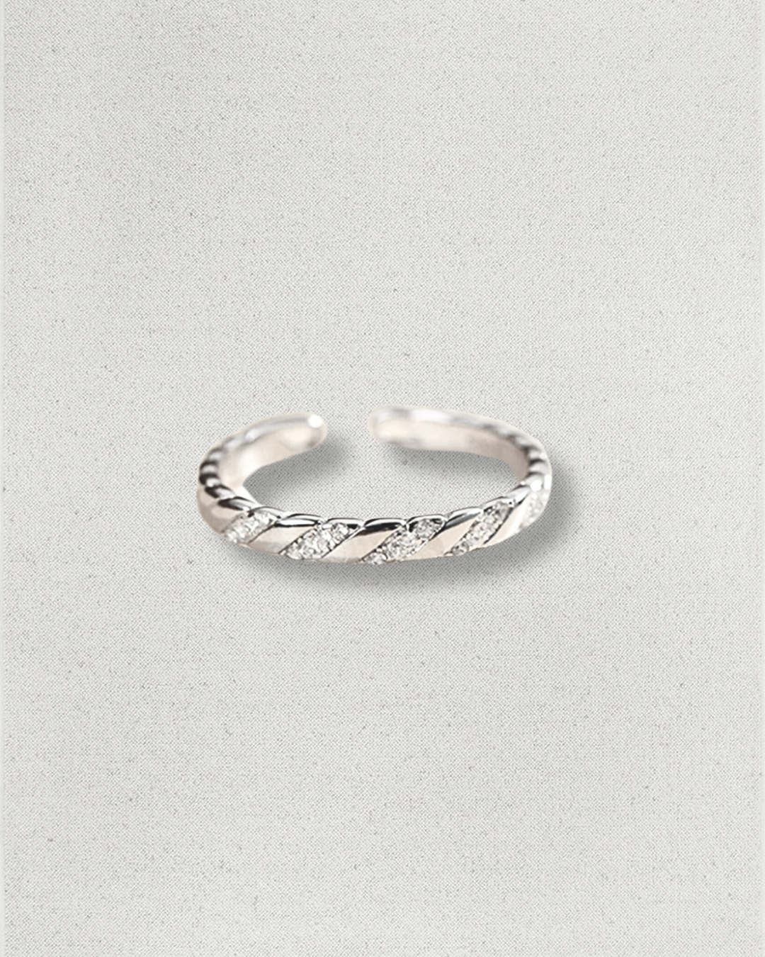 Alianza ajustable de plata y circonitas