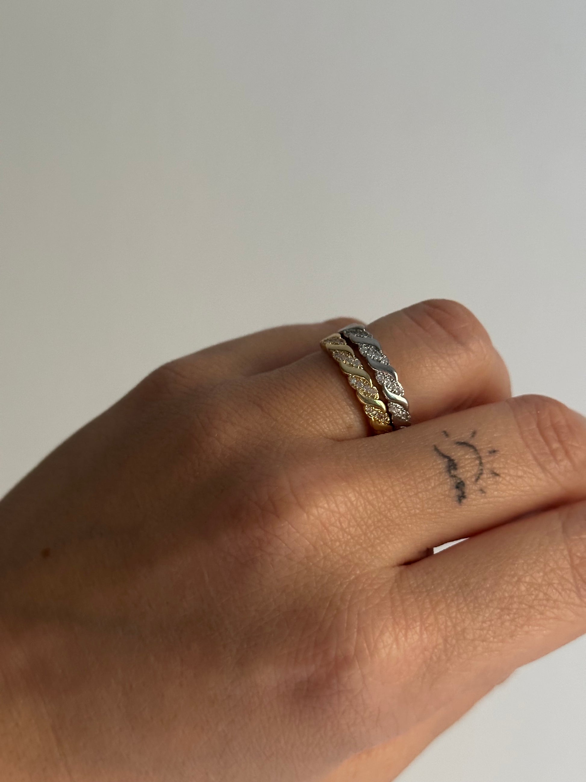 Alianza ajustable de plata y circonitas