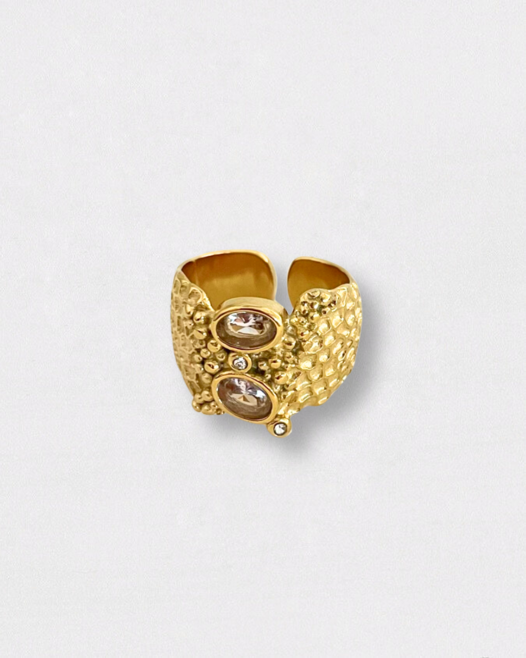 Anillo con brillantes de acero inoxidable y banado en oro