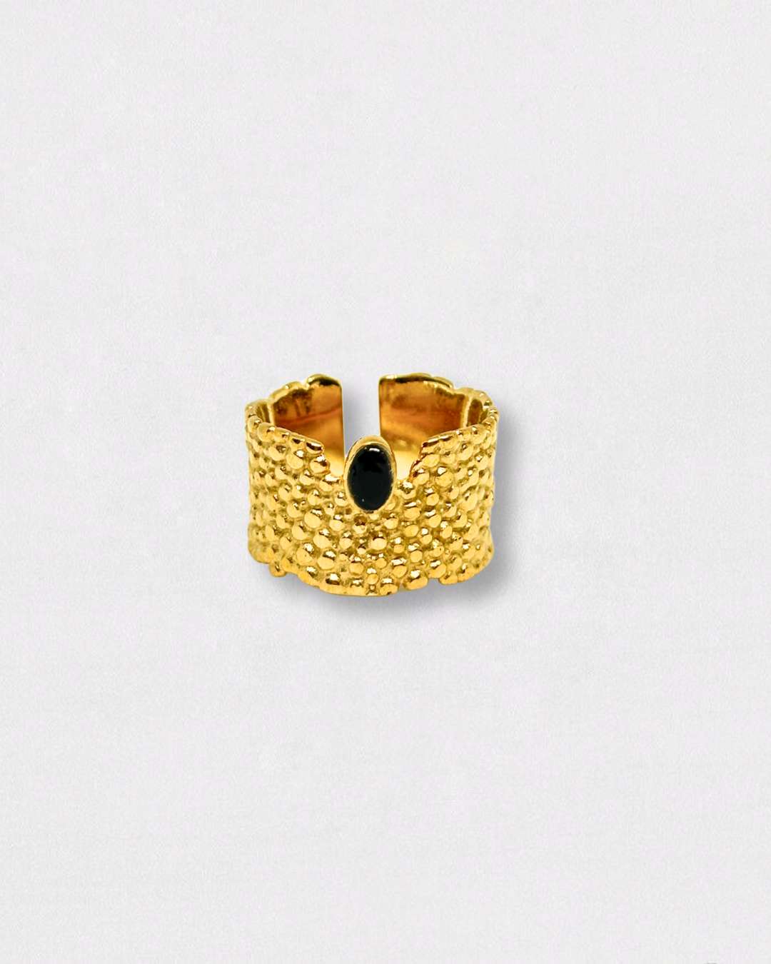 Anillo de acero inoxidable con textura y piedra negra