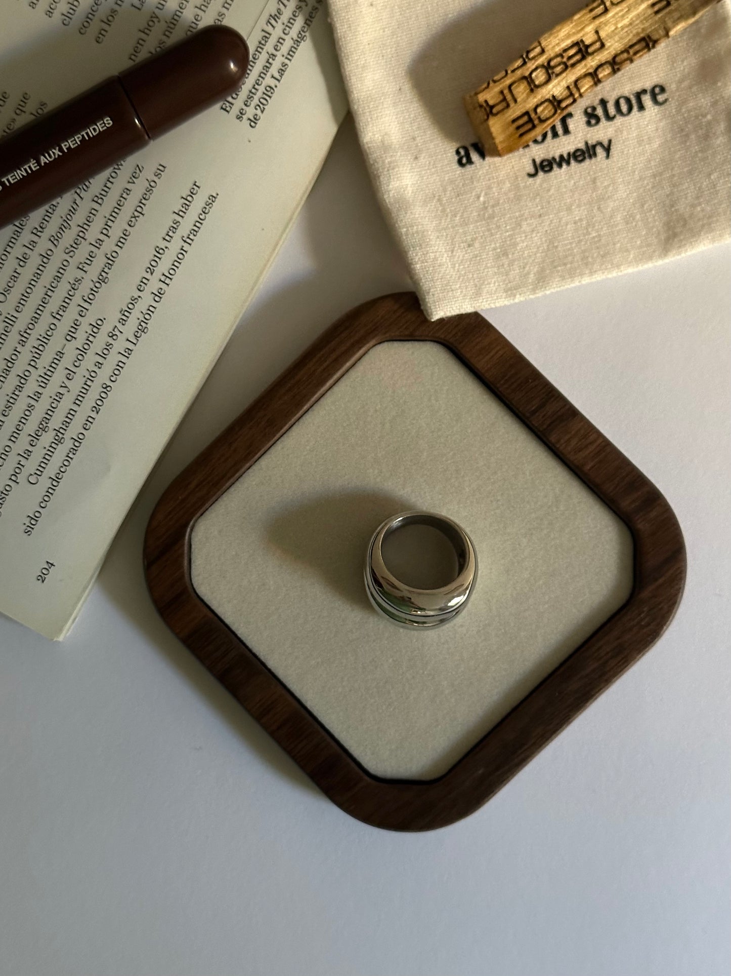 Anillo de acero inoxidable y baño de plata.