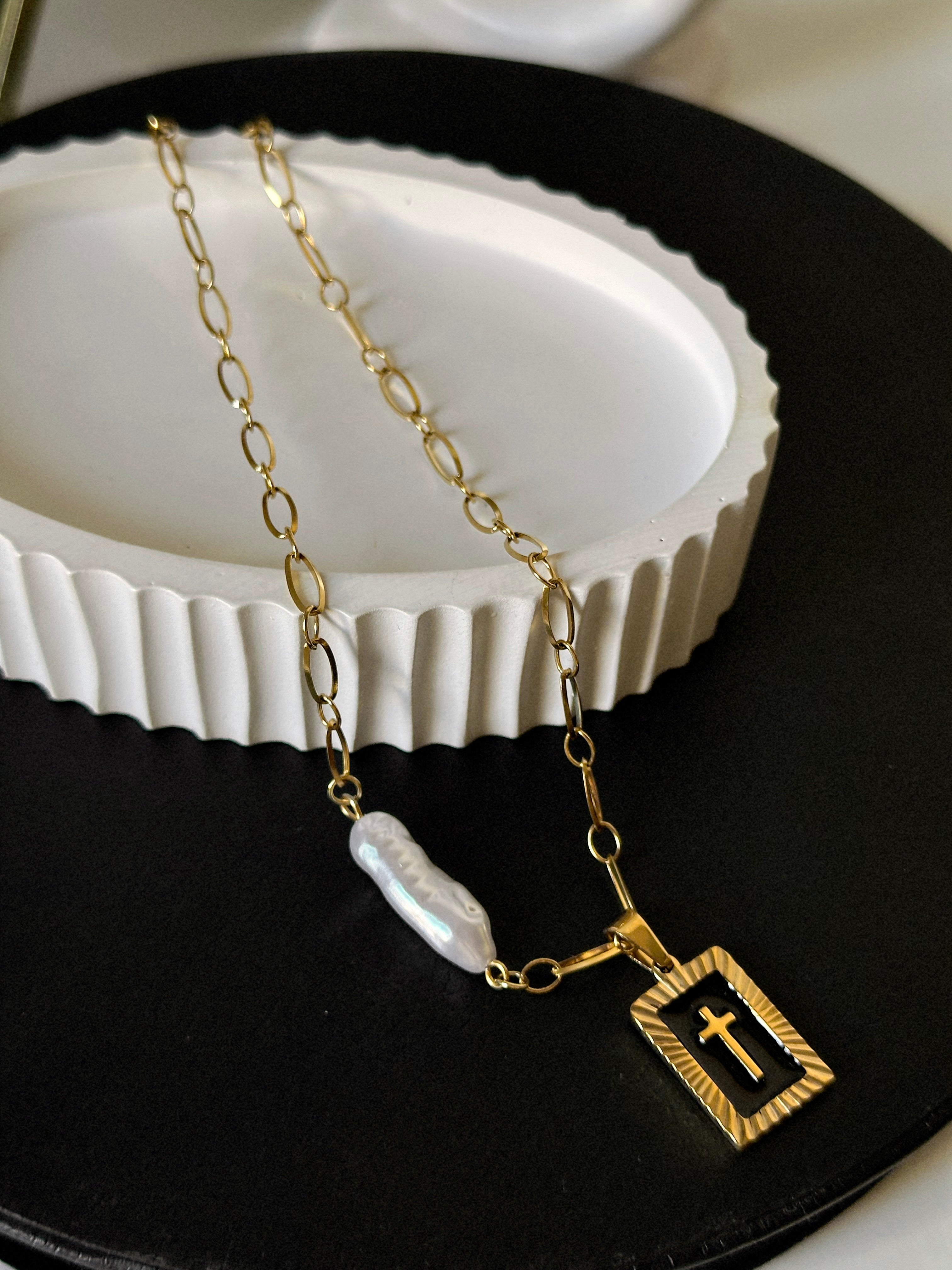 Collar Cruz Nácar